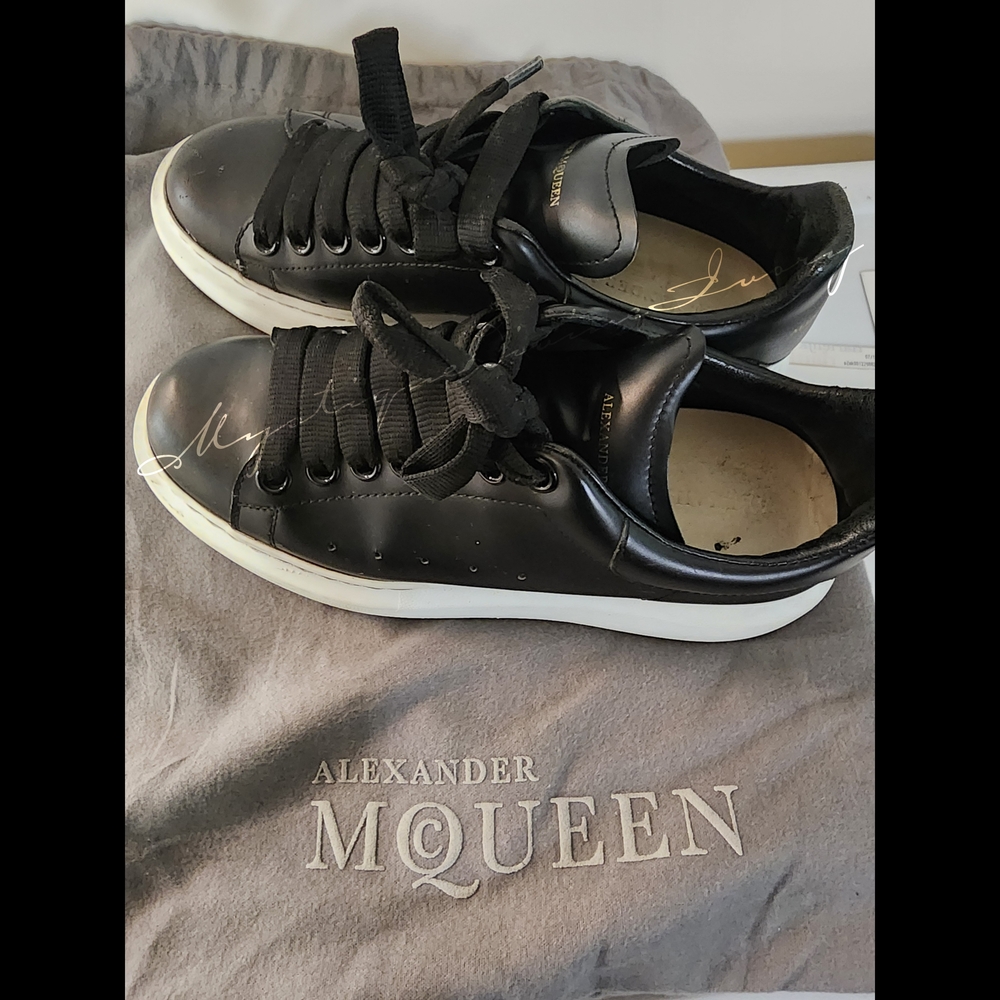 ‼️SALE PRICE TEMPORARILY DISCOUNTED‼️Alexander McQueen Black Sneakers